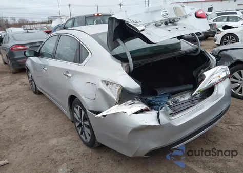 2017 Nissan Altima 2.5 Sv z USA, uszkodzony, nr VIN 1N4AL3AP8HC292053